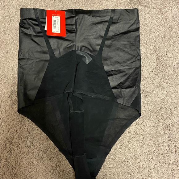 Spanx thong high waisted shape wear - Picture 2 of 3